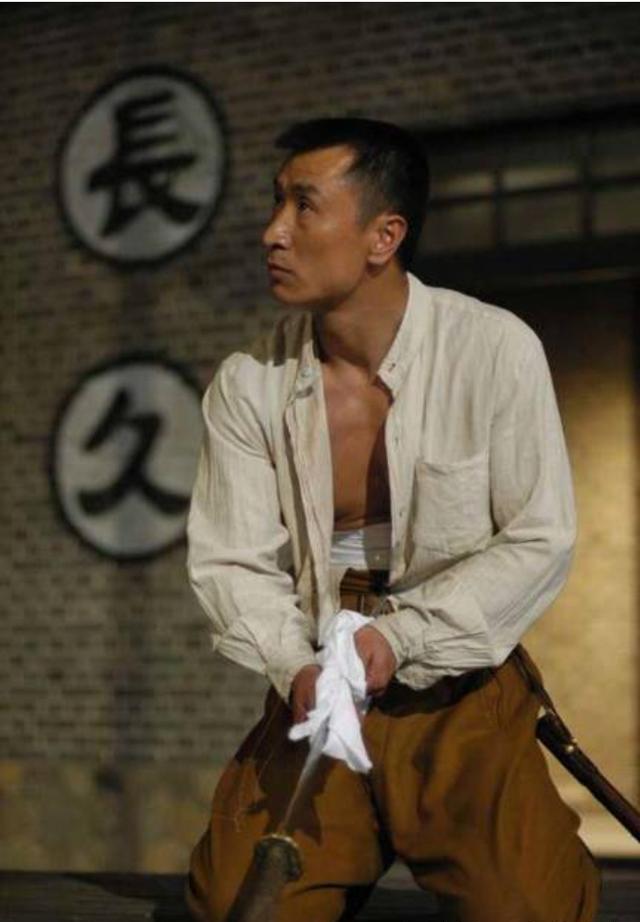 武士在切腹时的介错人,只要的用途是砍头,武士也怕疼啊