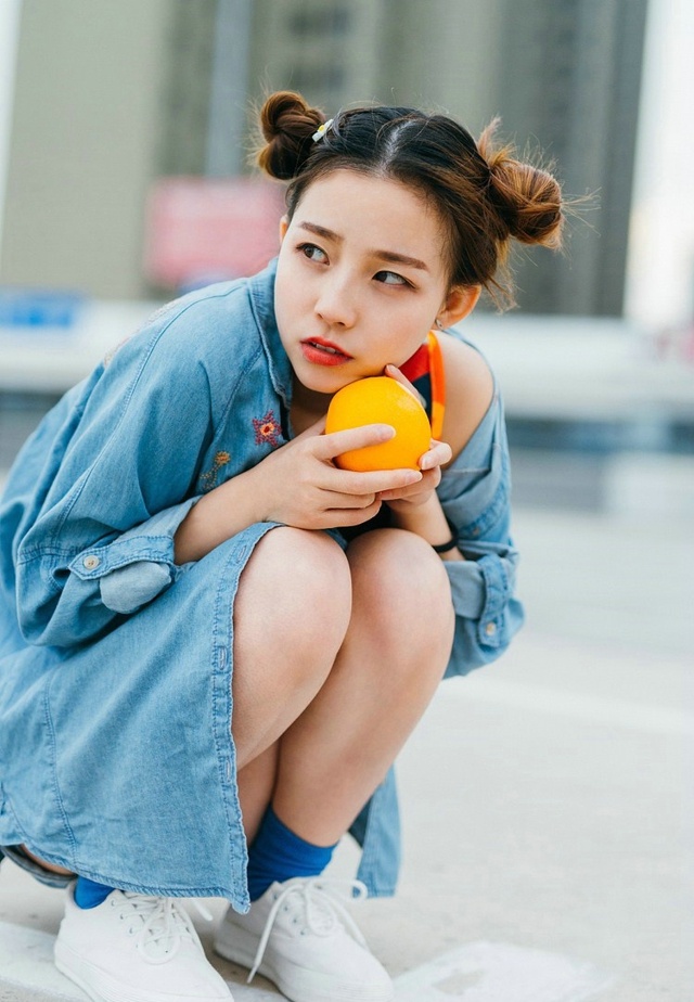 缤纷多彩清新恬静可爱活力少女清新甜美娇嫩俏皮街拍写真集