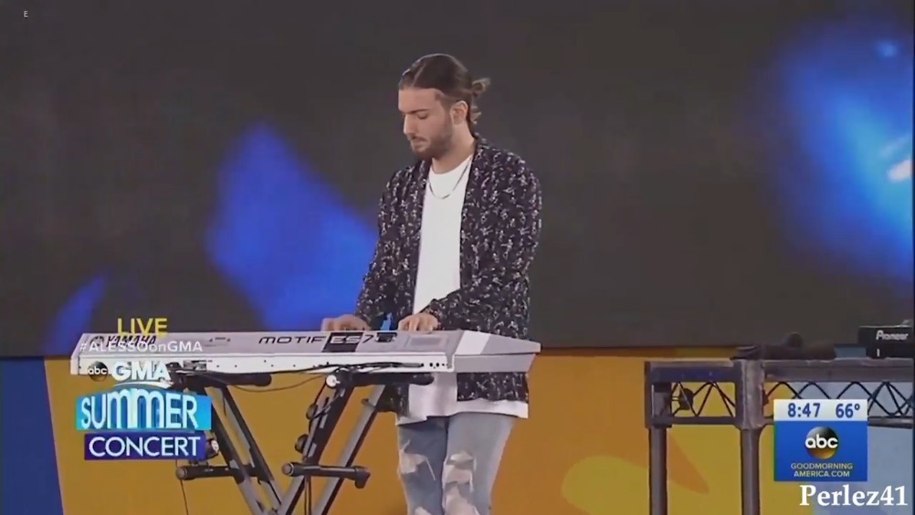 欧冠视频2018欧冠决赛开幕式上英国女歌手Du