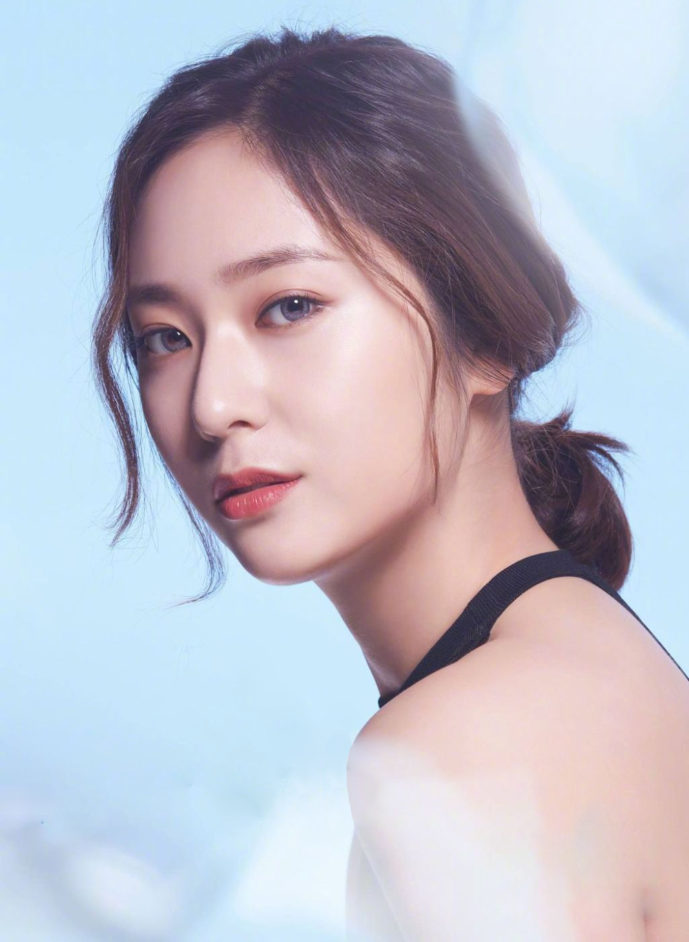 郑秀晶的哪一个眼神最美最迷人?_新浪看点