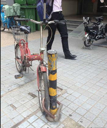 搞笑段子这是谁锁的车智商有些捉急啊