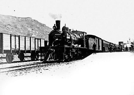 八路军攻击日军火车站,逼得日军自焚兵营