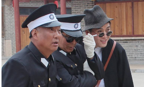 做了光杆司令的马兴连仓皇逃窜,投靠了一个名叫张奎聚的伪军大队长,转