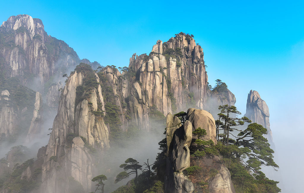 江西上饶三清山云雾缭绕美如画