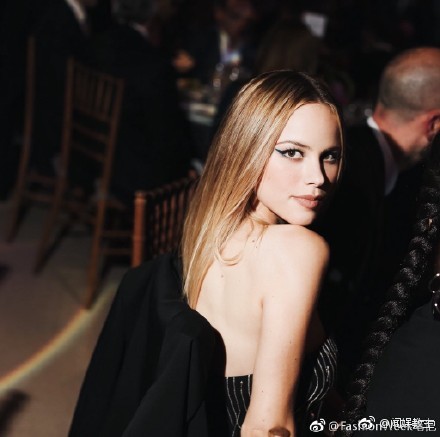 断眉charlieputh公开恋情女友是美国女星halstonsage