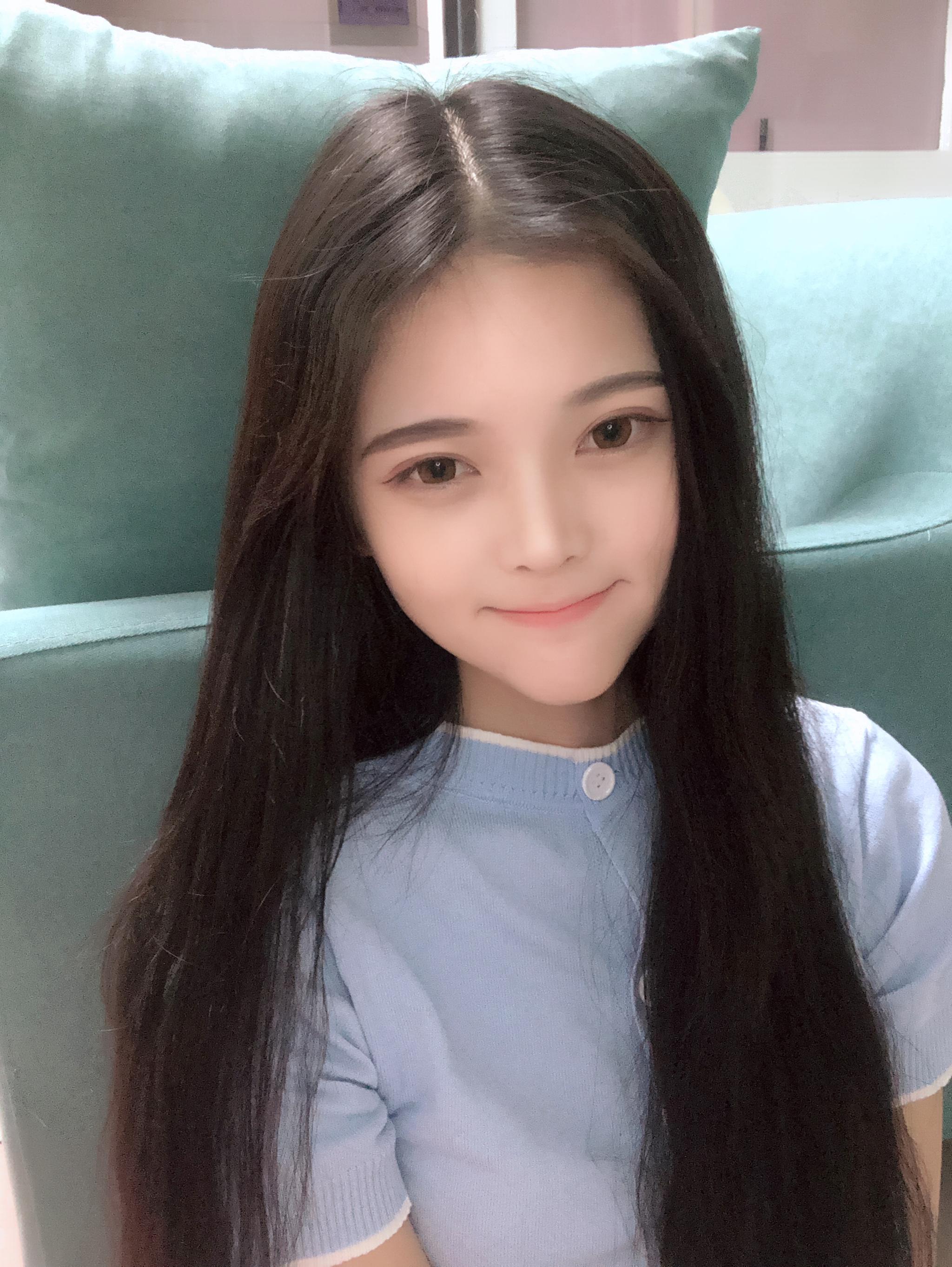 天秤座98年女生一个爱吃鸡的网瘾少女