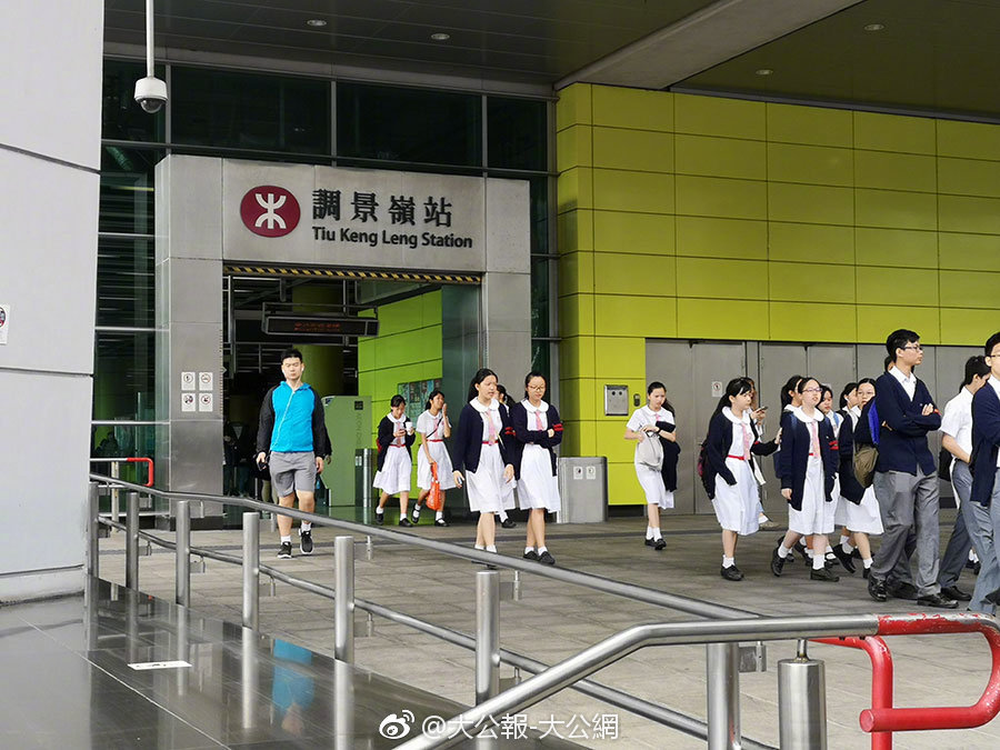 图集丨港铁调景岭站电表房冒烟 消防救熄无人伤