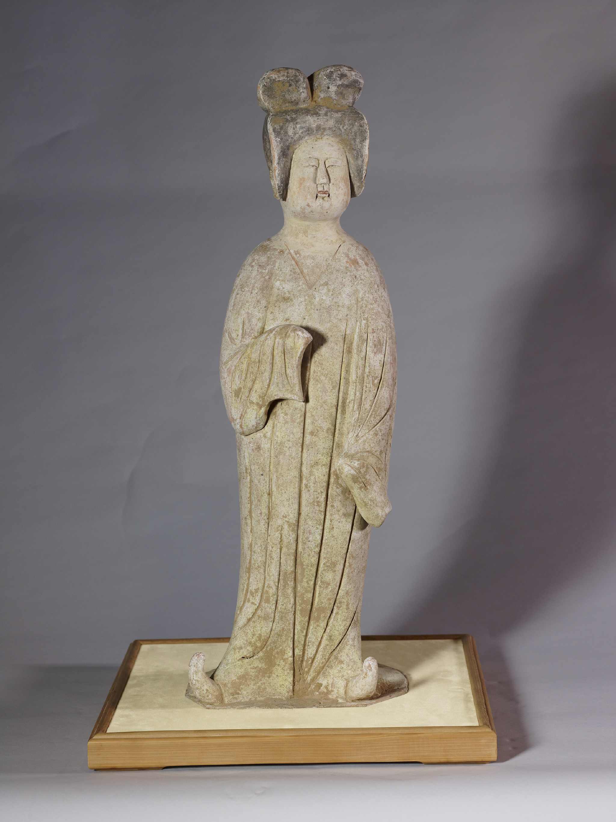 唐.灰陶加彩侍女俑.国立故宫藏