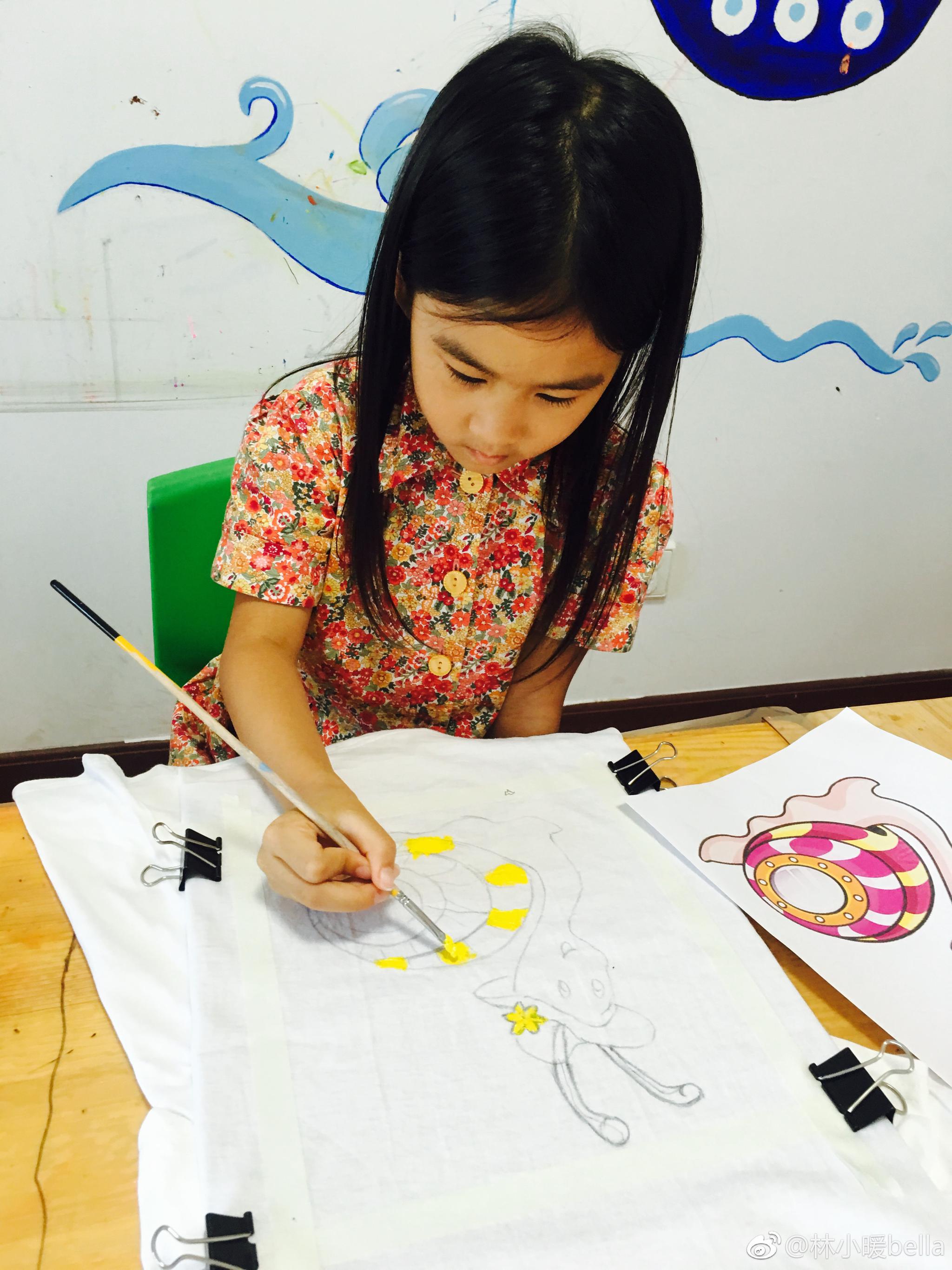 这次的绘画课是t恤画.