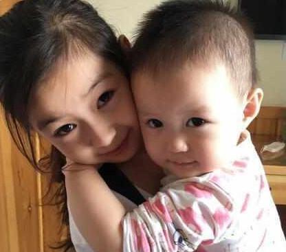 赵兰妮的扮演者是冯珺熙,赵兰娜的扮演者是冯诗乔,两人是一对亲生