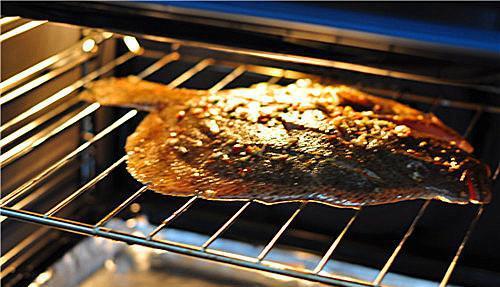 不需要任何厨艺的烤鱼料理!香辣可口,味道鲜美,上桌就抢光!