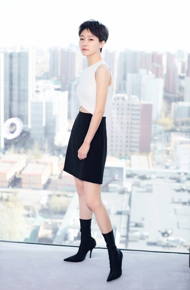 焦俊艳完美诠释了短发女人也可以性感和可爱美出一片天来