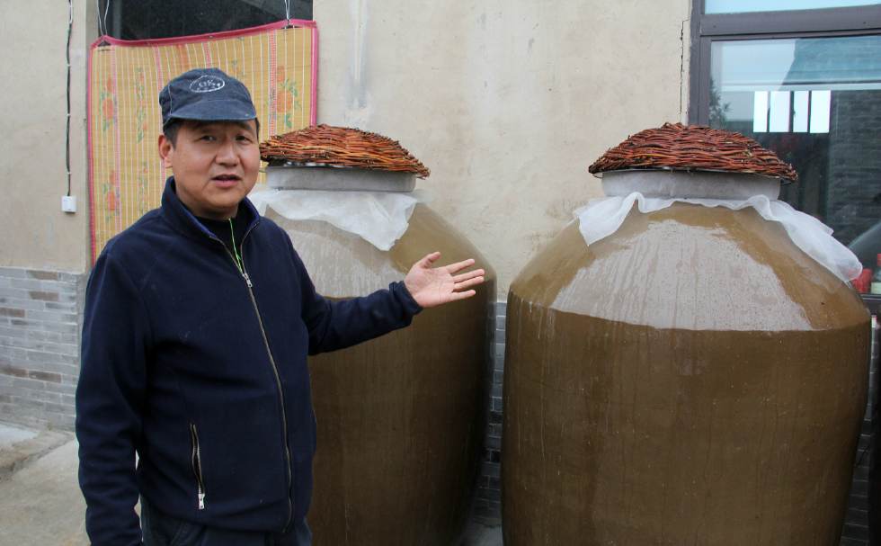 山西大哥酿造老陈醋秘方就是一块大石头他说醋香不香全靠大石头