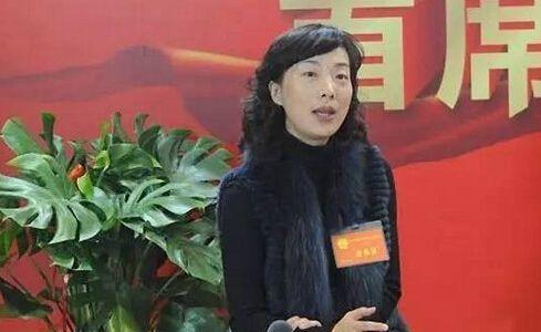 吴敏芝,是在2000年的时候加入阿里的,并且之前担任过区域销售总经理