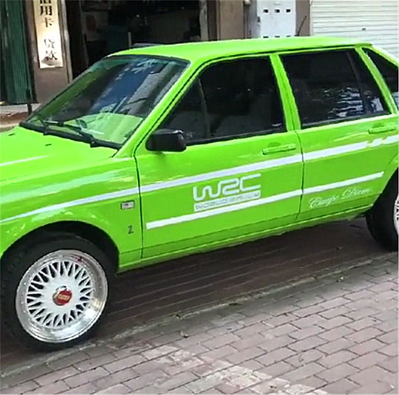 80年代捷达被车主爆改车漆是绿色进入车内有种开超跑的感觉