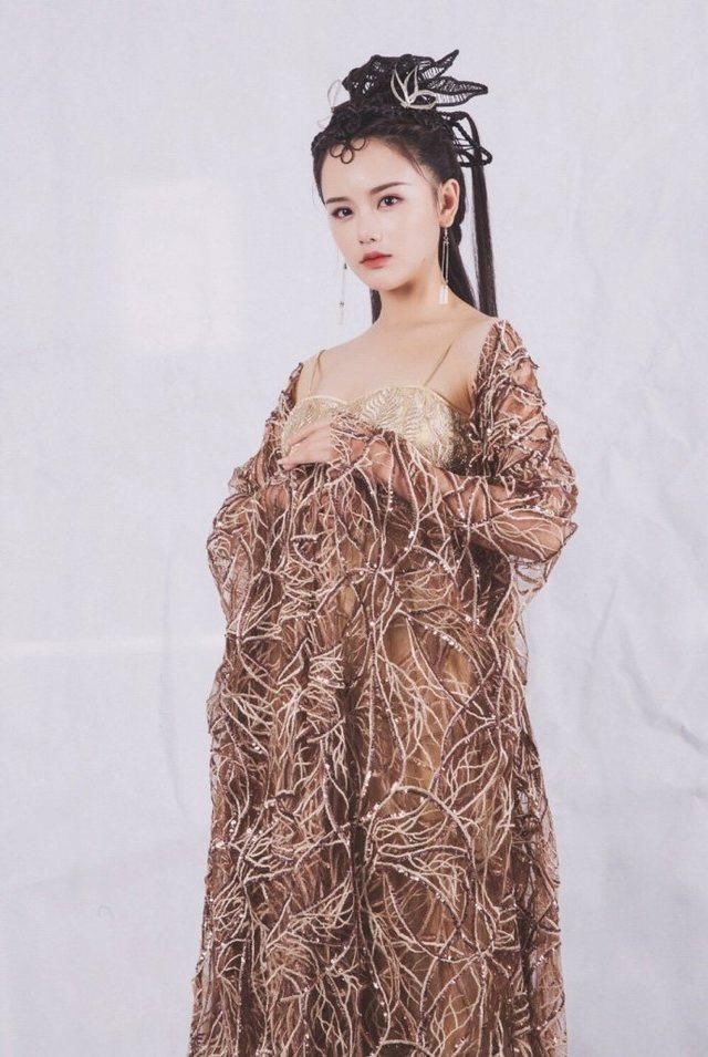 打开新浪新闻都说网红没有辨识度,可是看到南笙古装仍然是被她惊艳到