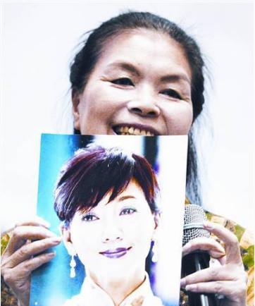 来自湖北的61岁老奶奶王琴,为了让自己重返16岁时的容貌,不惜花费巨资