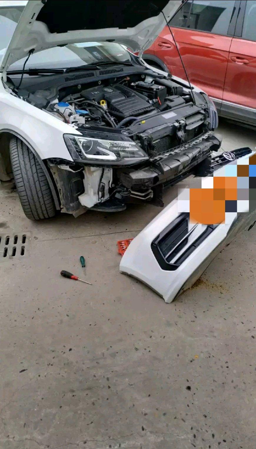 大众速腾遇追尾事故, 拆检后, 网友: 这是防撞塑料梁?