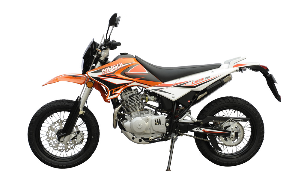 自媒体 正文 qm250gy-f是轻骑公司推出的一款两用摩托车,也是战獒系列