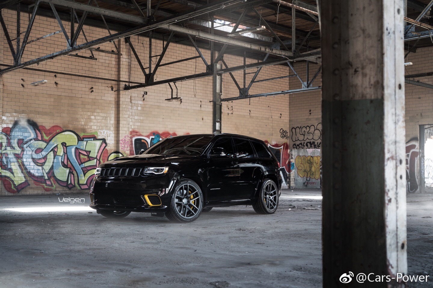 吉普-大切诺基 trackhawk,全黑色太帅.