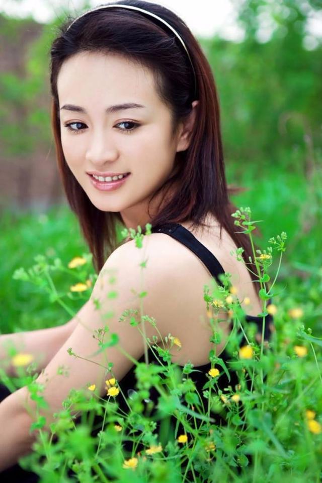 儿子结婚我给1万改口费,无意中听到准儿媳说的话,我加1万