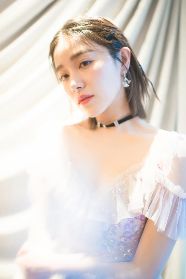 阚清子由于反派脚色叶琳被不雅观不雅观众熟悉,随后她和纪凌尘公开