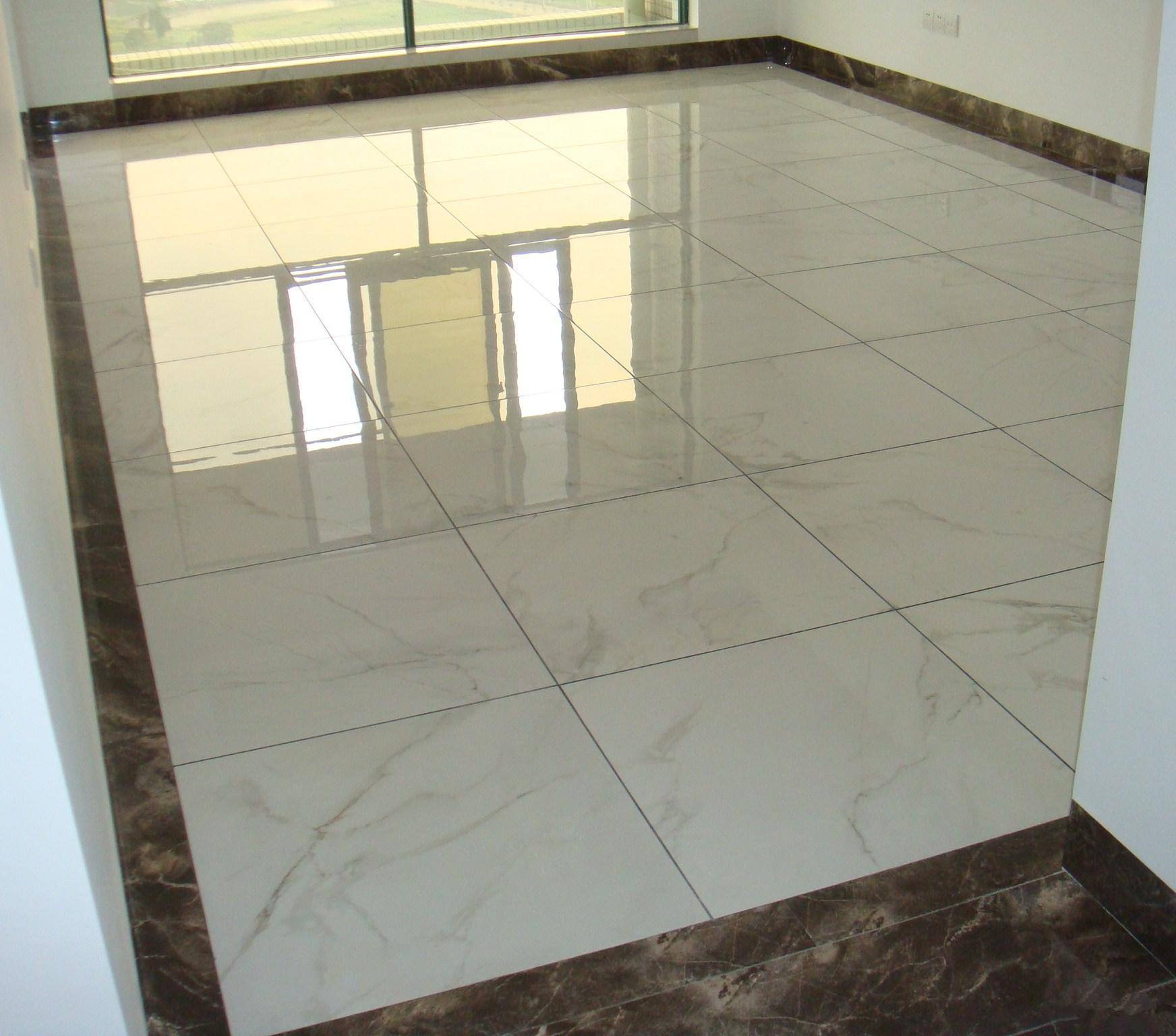 装修别再用小瓷砖了,碰上搞卫生想死的心都有,价格还贵的离谱