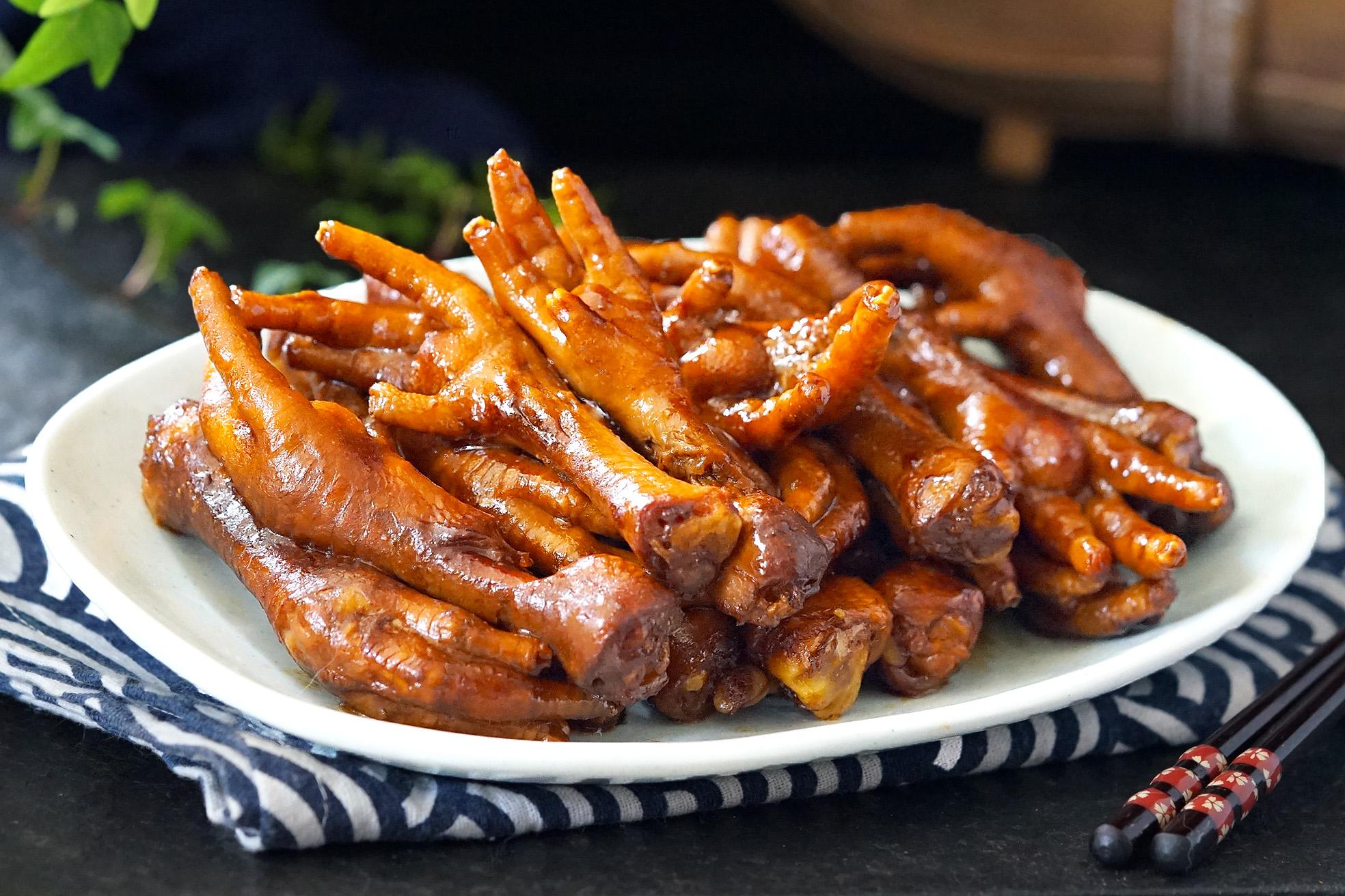 好吃到吮手指的鸡爪自己也能做,婆婆教会我后,我常给老公这么做