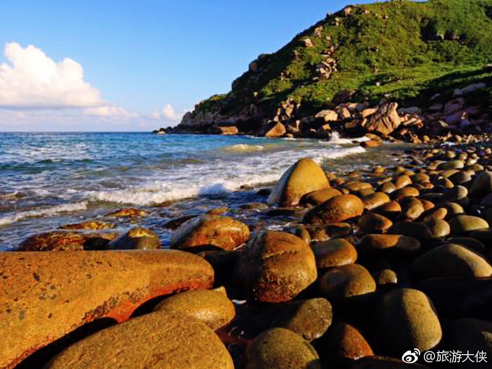 超高颜值的旅游公路连接石梅湾与大花角