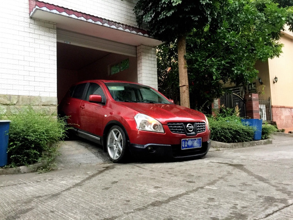 接手老妈的逍客改成低姿态,换了5套轮毂后终于找到理想状态!