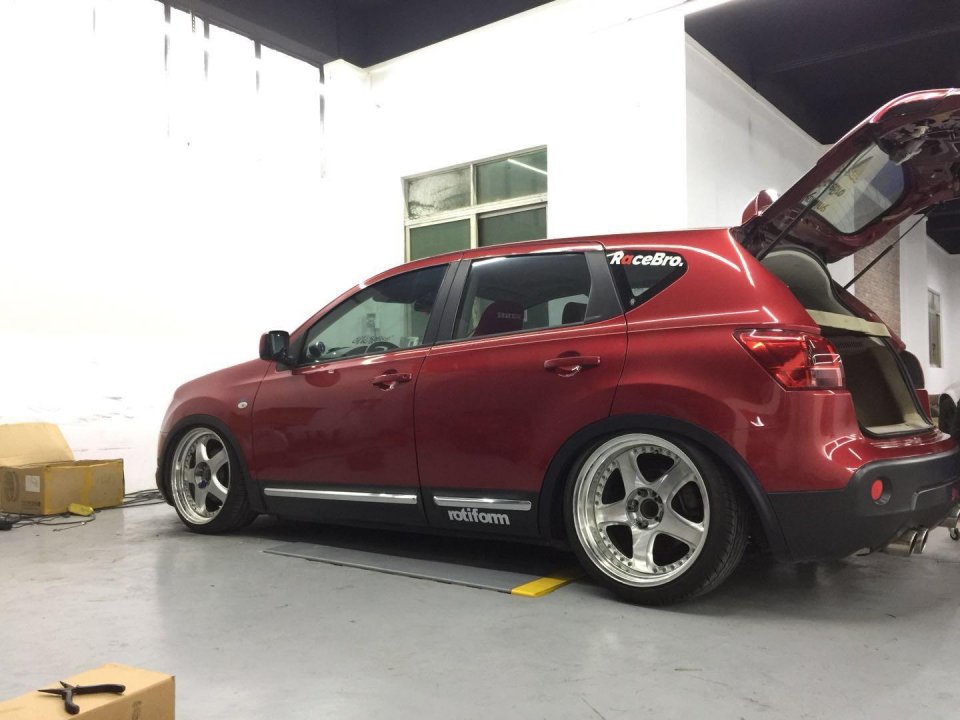 接手老妈的逍客改成低姿态,换了5套轮毂后终于找到理想状态!