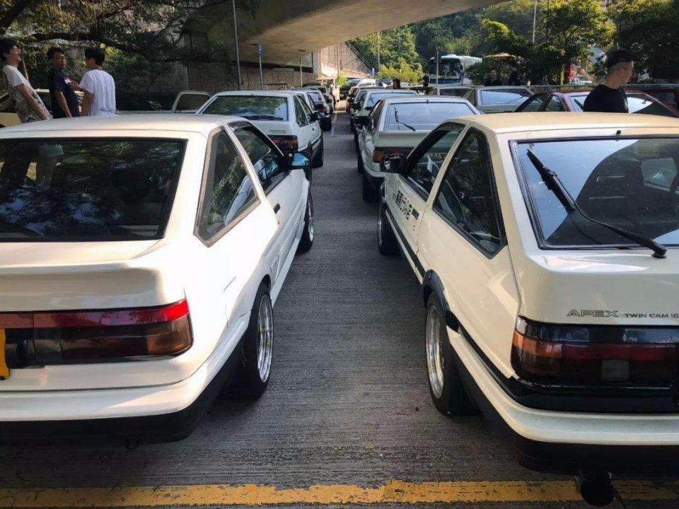 几十部能合法上路的ae86齐聚街头,这样的场景我们只能在香港之类政策