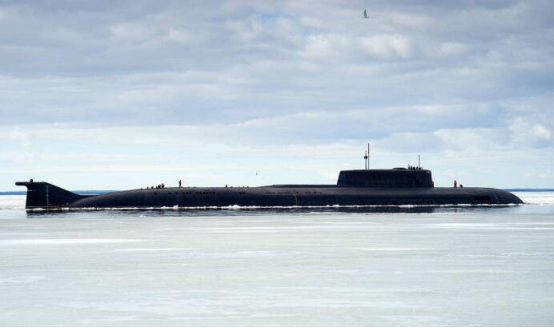 它配备了24枚p700花岗岩反舰导弹,足以对敌方航母进行两次大规模饱和