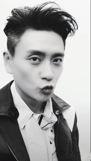 黄宗泽完美再现98kwink魅力十足录个视频都像拍大片