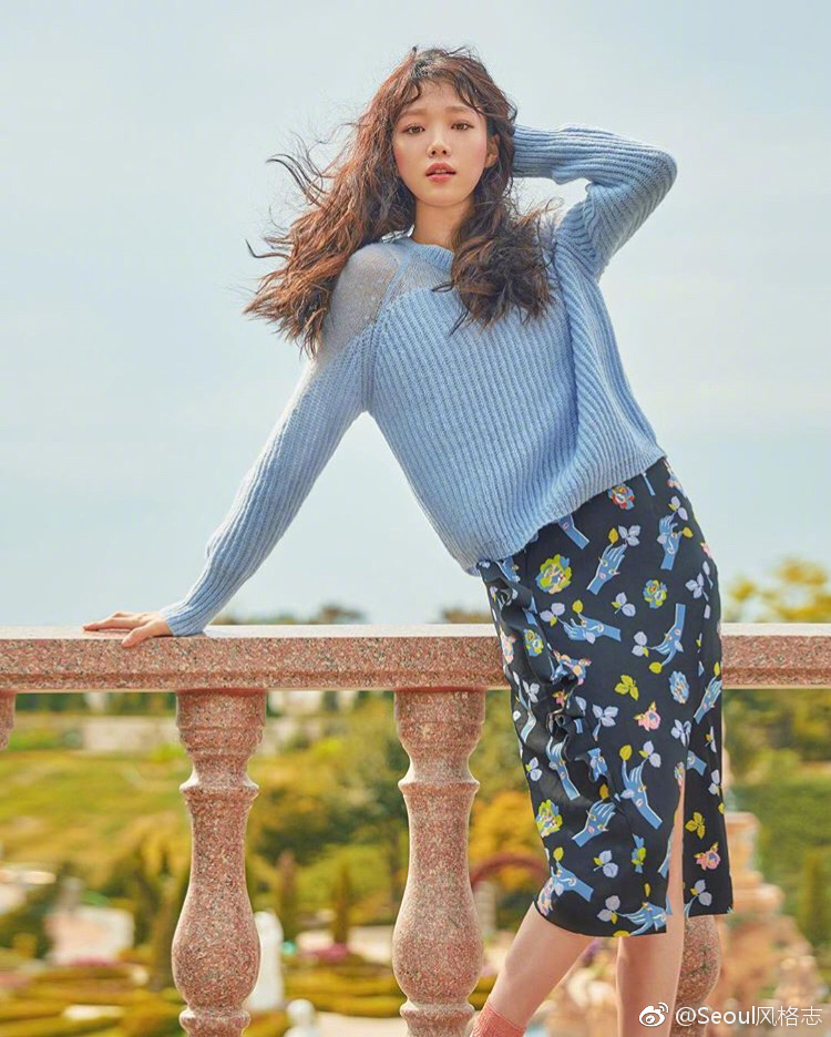 狗毛刘海 泡面卷,换上这个发型的李圣经小姐姐更显俏皮了!