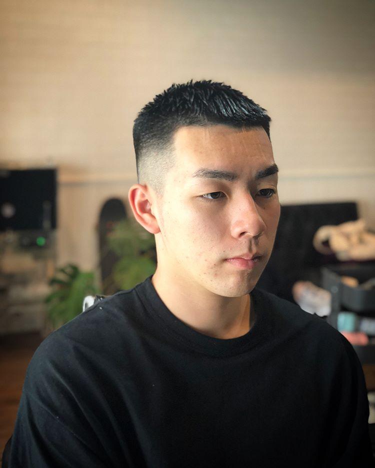 三面推光的男士发型今年最受欢迎