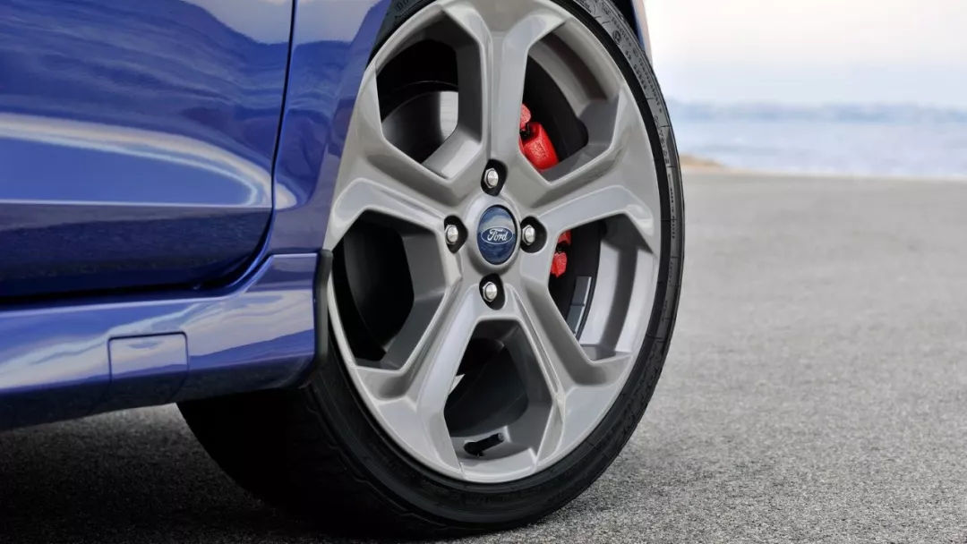 高尔夫r合格,s3不合格!从原厂轮胎来看一台性能车究竟合不合格