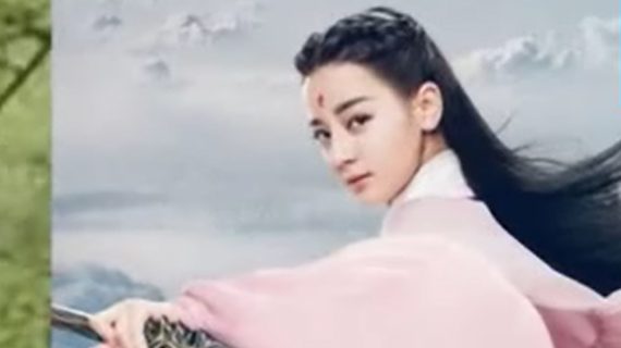 迪丽热巴的语言天赋实在太强了,多种语言表达