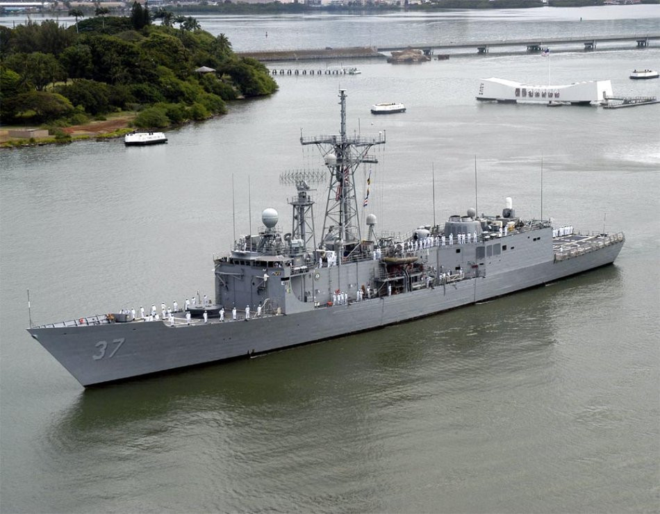 美国佩里级护卫舰配置比较低火力不够强但也排水量四千吨了