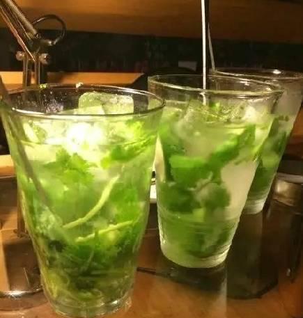 当然不能少了 香菜啤酒