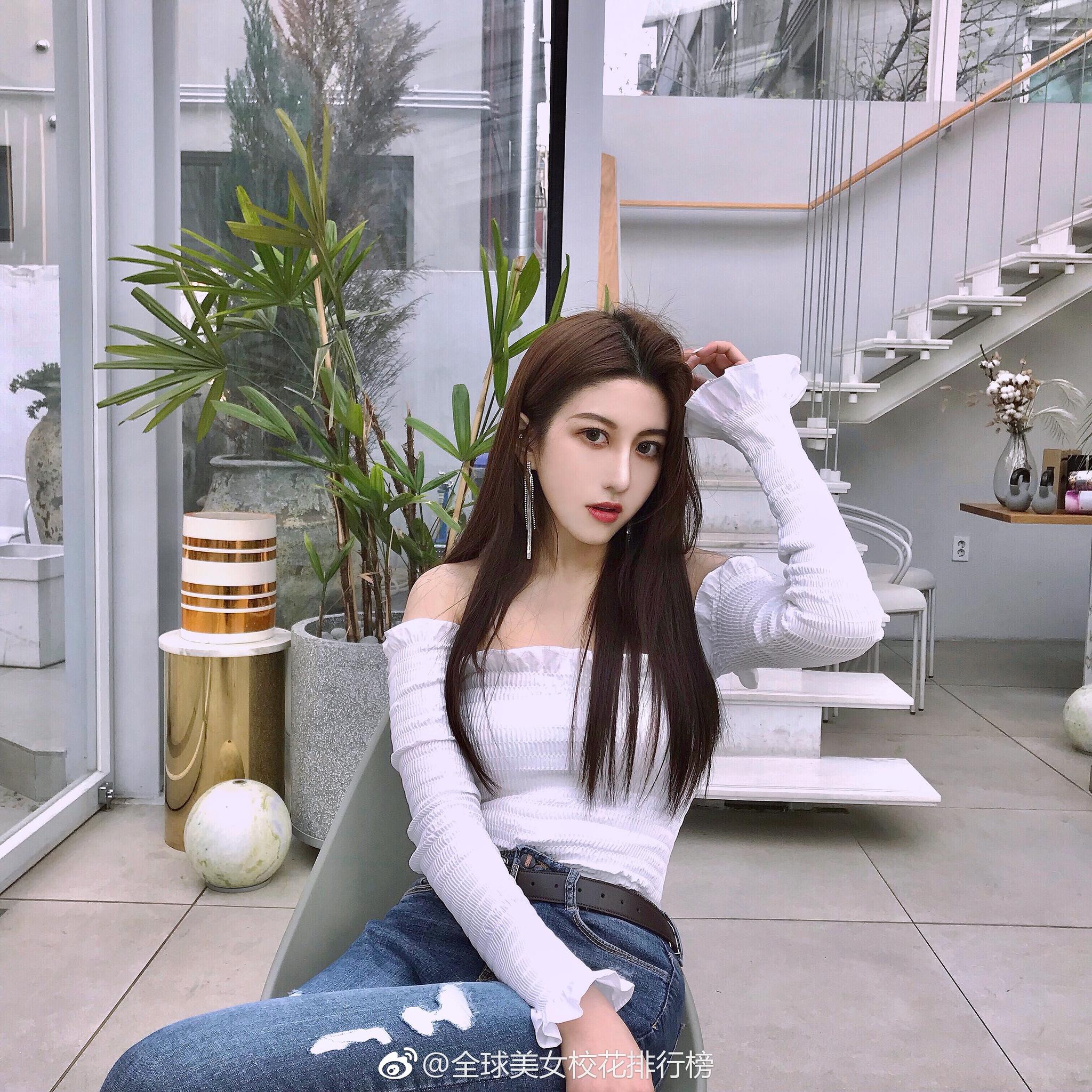 在韩练习生签约模特爱好唱歌跳舞身高168cm体重45kg