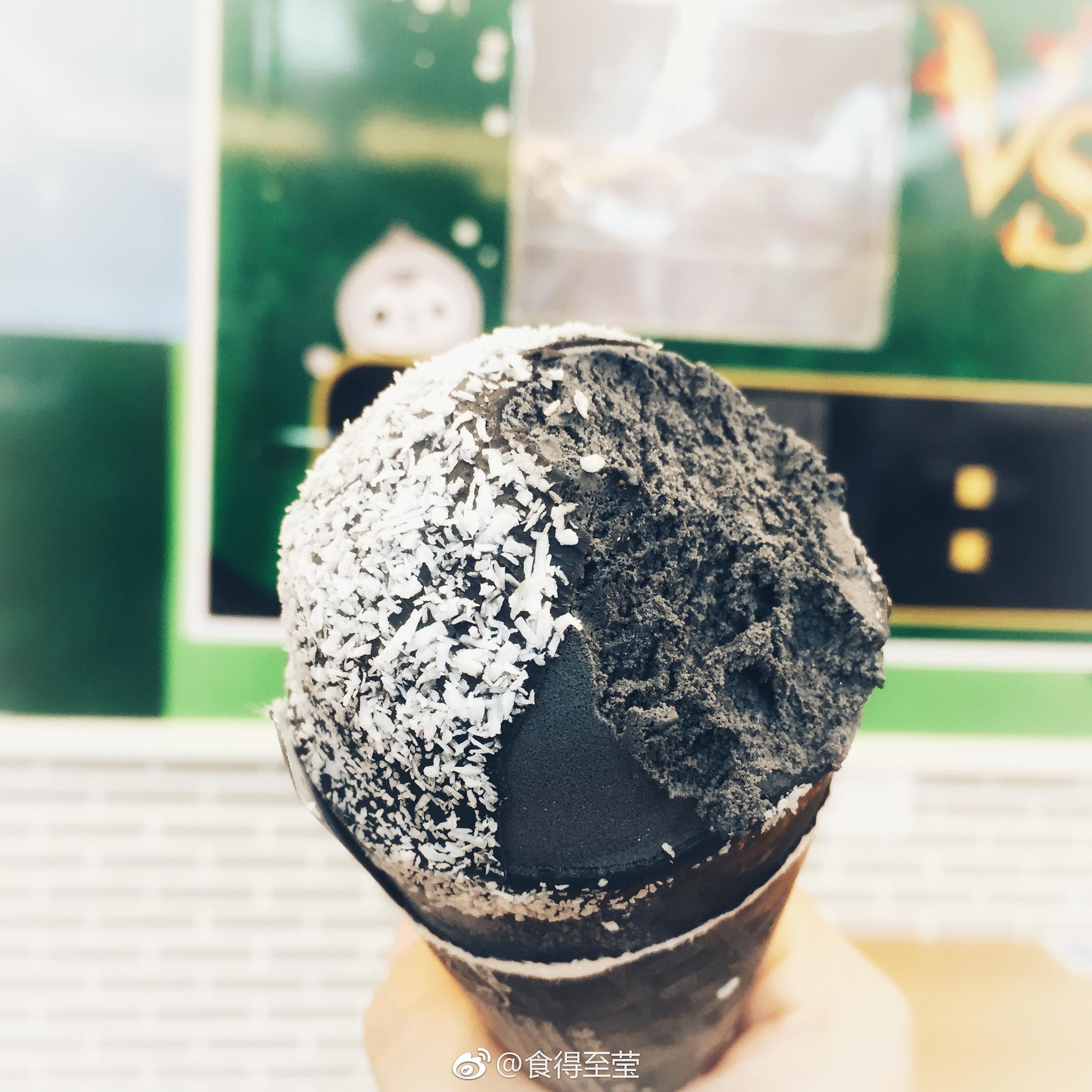 网红椰子灰冰淇淋平时一个人的时候最喜欢逛全家东莞全家也有