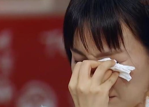 同样是擦眼泪,李菲儿和吴昕就是女神和女汉子的区别