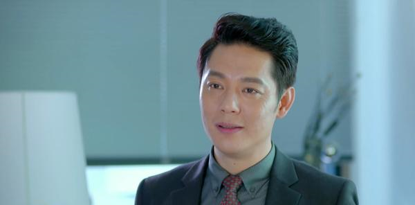 她花21年捧红丈夫,却不敌嫩模3个月追求,如今和儿子相依为命