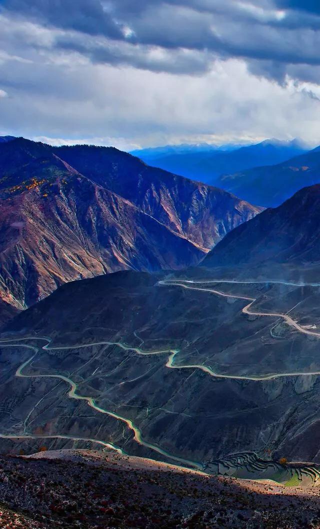 老司机严肃地谈谈,为什么一些女生喜欢穷游川藏线?