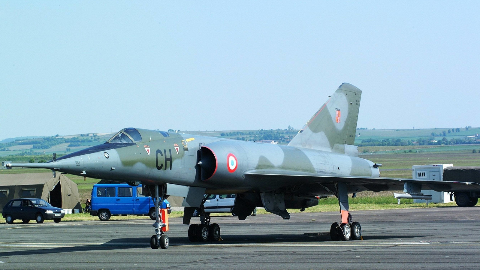 一不常见机型法国幻影Ⅳ轰炸机比战斗机大但比常规轰炸机要小