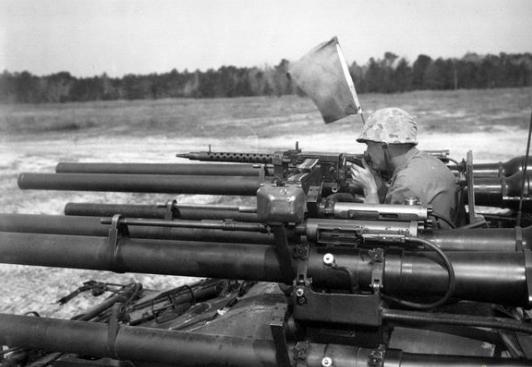 而车顶的m1919轻机枪组用于