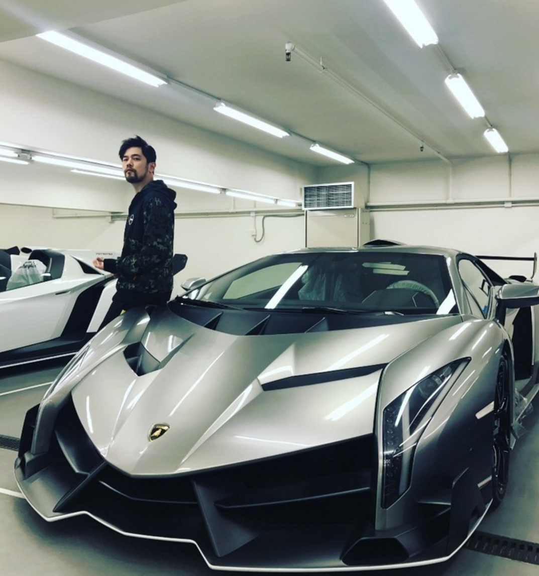 周杰伦豪车超半亿,车库里还配空调,曾3次去京城看一辆超跑