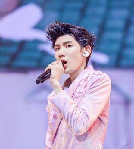 鹿晗这发型感觉要起飞,杨洋最帅,千万别学谢霆