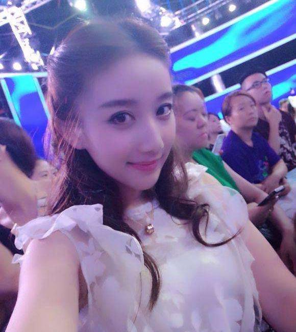 《非诚勿扰》最美女观众, 被挖掘后成为明星|非诚勿扰|陈梦瑶|导播